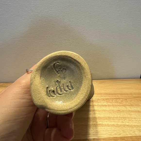 HANDCRAFTED STUDIO POTTERY FLORAL BUD VASE SIGNED - Picture 6 of 9